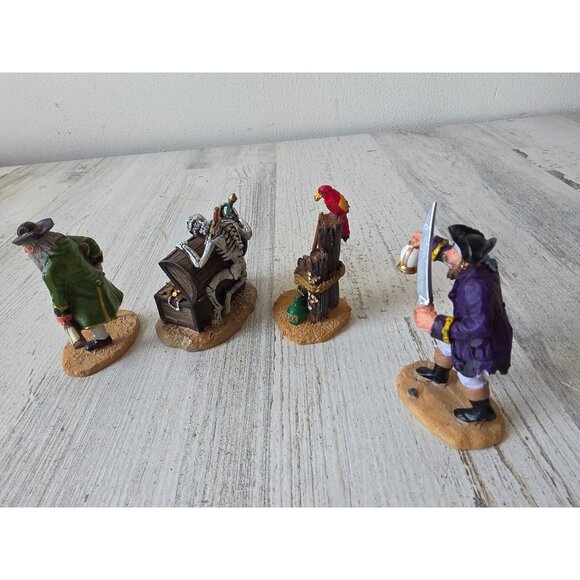 Lemax Pirate treasure chest scurvy parrot Halloween lookout first mate greedy vi - Picture 4 of 6